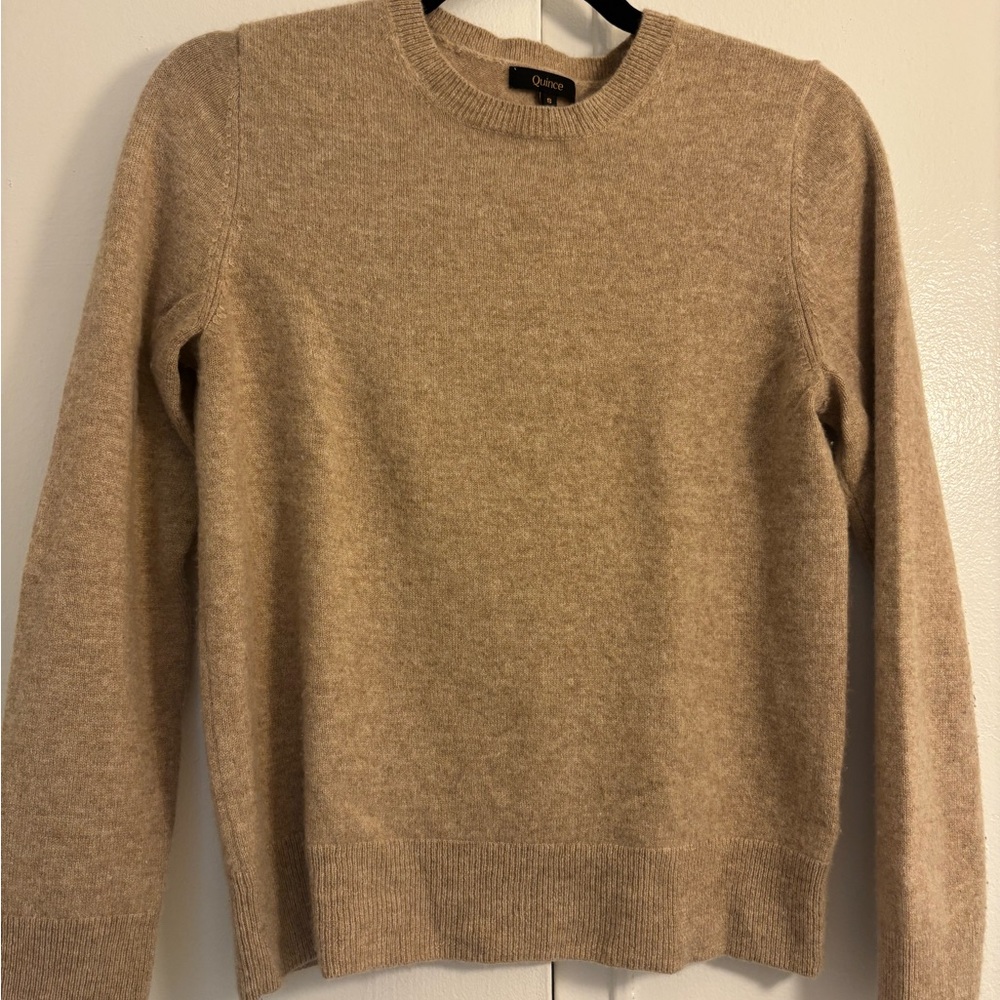 Quince 100% cashmere sweater